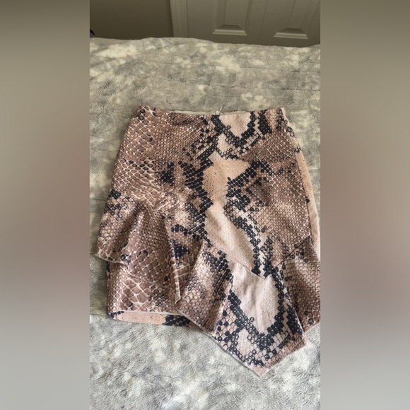 Guess skirt - Picture 2 of 5